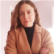Profesora de lenguas (inglés, catalán, castellano) y también de historia, filosofía, literaturas y geografía para ESO y Bachillerato (preparación para Selectividad también)